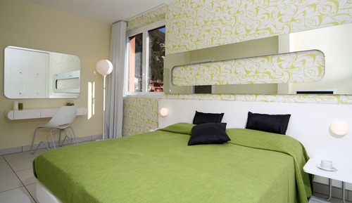 Design Apartment, 1 Bedroom, Terrace, Partial Lake View