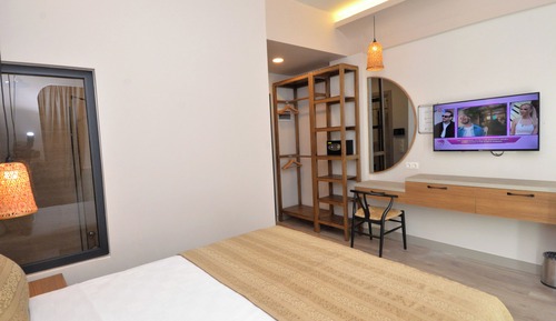 Deluxe Studio Suite