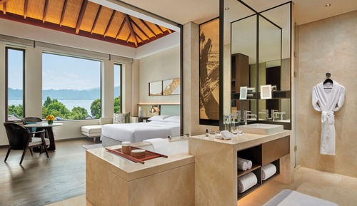 1 King Bed Lake View Deluxe