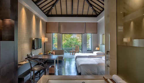 2 Twin Beds with Garden View