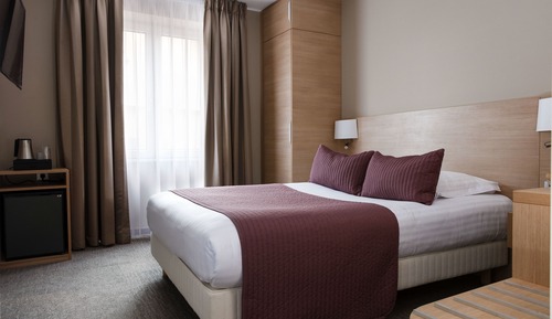 Basic Room, 1 Queen Bed