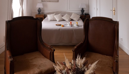 Contenporary suite