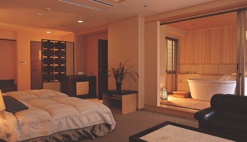 Superior Suite, Multiple Beds, Private Bathroom, Mountain View