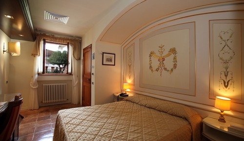 Classic Double Room Single Use, 1 Queen Bed