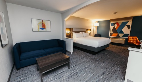 Suite, 1 King Bed, Accessible Bathtub (Communications)