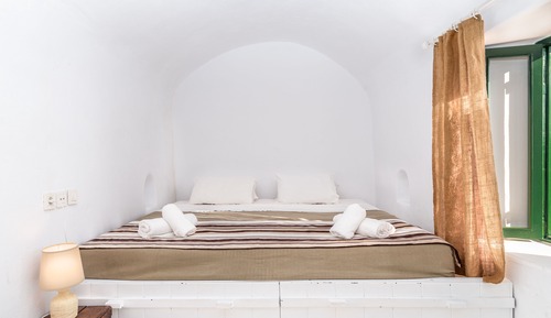 Apartment (THOLOS)