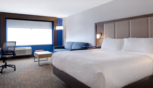 Suite, 1 King Bed, Accessible Bathtub (Communications)