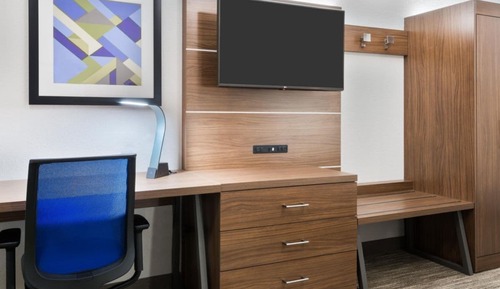 Standard Room, 1 King Bed, Roll-in Shower, Non Smoking (Communications Accessible)