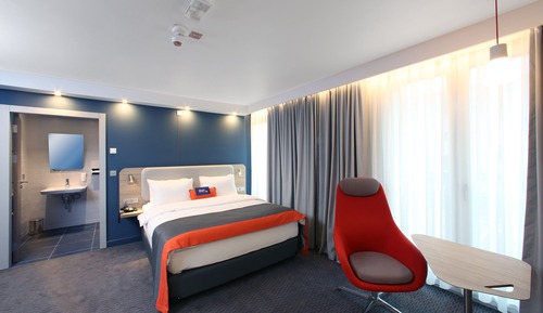 Standard Room, 1 Queen Bed, Accessible (Free Breakfast)