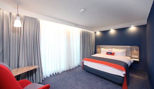 Standard Room, 1 Queen Bed (Basement, Free Breakfast)