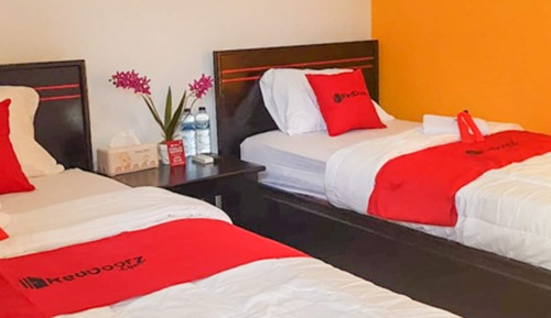 Twin Room (Reddoorz)