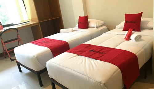 Twin Room (Reddoorz)