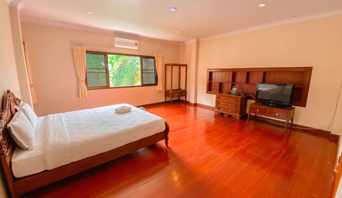 5 Bedroom Villa