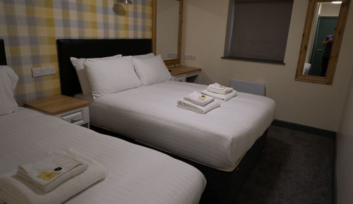 Family Room (Sleeps 3)