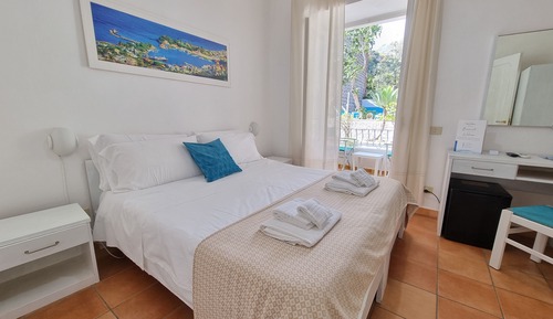 Classic Double Room, Garden View