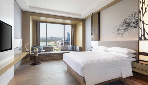 Suite, 1 King Bed