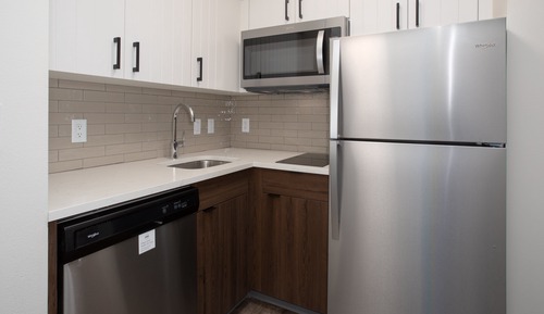 Studio Suite, 1 Queen Bed, Kitchen