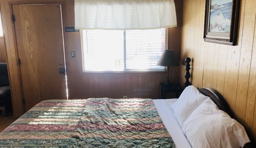 Cabin 6 - 1 King Bed