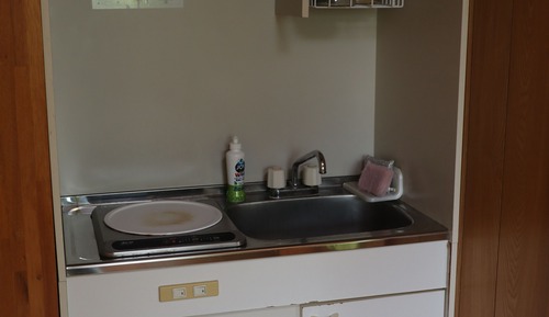 Annex 101: Japanese-style room with mini-kitchen, 6 tatami mats (shared toilet and shower)