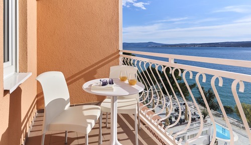 Standard double room with sea view balcony