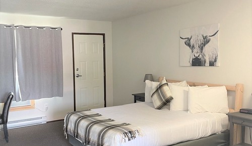 Standard room, 1 Queen Second Floor, No Pets