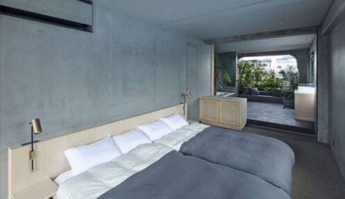 Room (301)