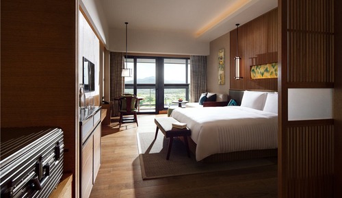 Deluxe Room, 1 King Bed, Garden View