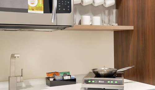 Suite, 1 King Bed, Accessible, Bathtub