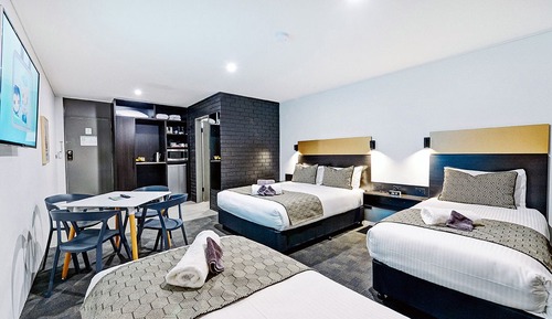 Family Quadruple Room, 1 Queen Bed and 2 Single Beds