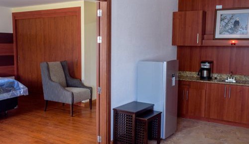 Honeymoon Suite, 1 King Bed with Sofa bed, Accessible