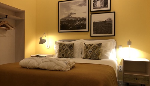 Apartment, Sea View (Yellow)