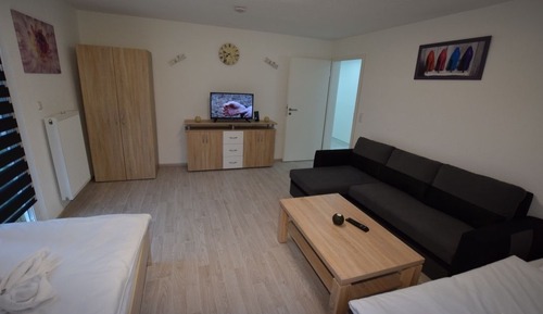Apartment, 3 Bedrooms (23-00)