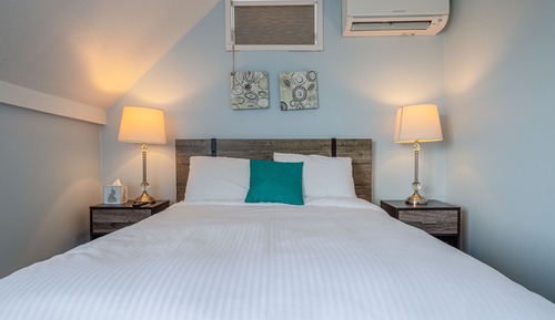 Judd Room, 1 Queen Bed, Shared Bathroom (at The Guest House)