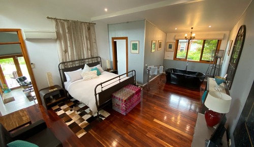 Romantic Villa, 1 King Bed, Bathtub, Valley View