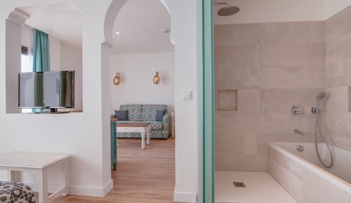 Junior Suite, Courtyard View