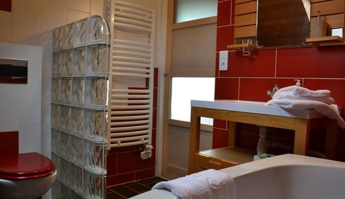 Double Room, Ensuite (Rouge Savoie)