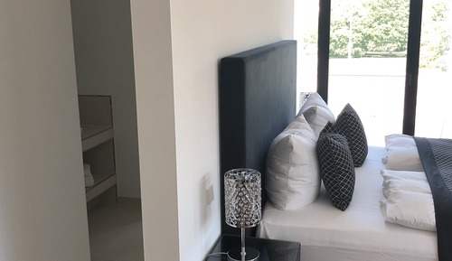 Junior Suite (Suite No. 7)