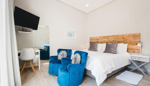 River Deluxe Suites (1)