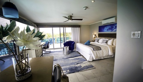 Grand Room, 1 King Bed, Hot Tub, Oceanfront