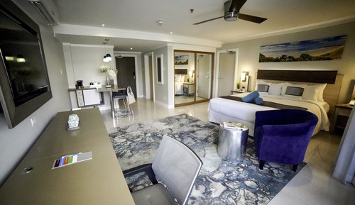 Standard Room, 1 King Bed, Hot Tub