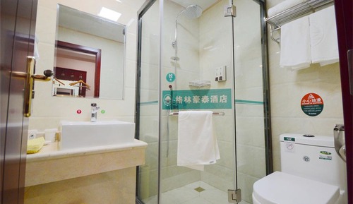 Double Room (1.8m Bed) 