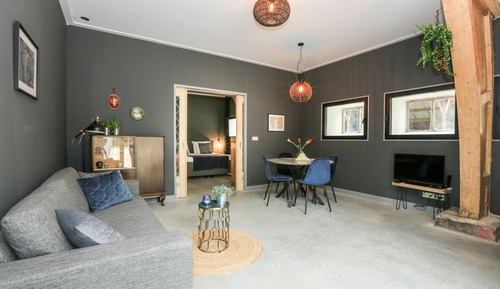 Design Studio Suite, 1 King Bed, Garden View, Ground Floor