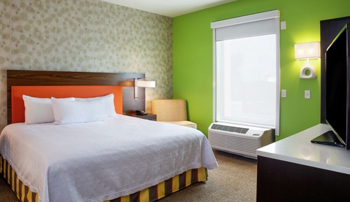 Suite, 1 King Bed, Accessible (Hearing)