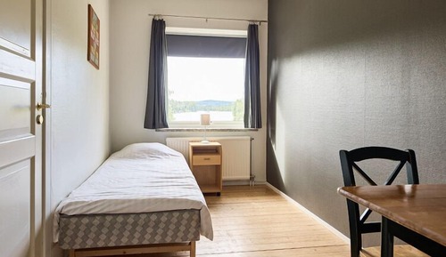 Single Room, Shared Bathroom