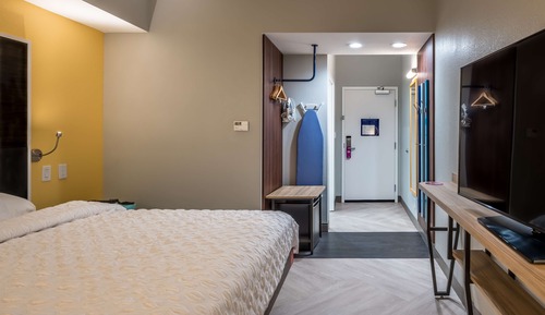 Room, 1 King Bed, Accessible (Hearing)