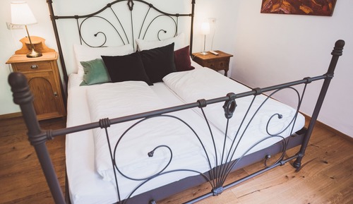 Traditional Chalet, 1 Queen Bed, Non Smoking, Mountain View