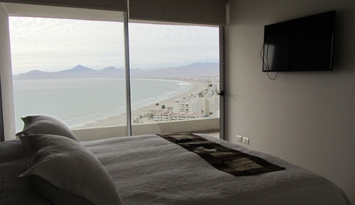 Luxury Apartment, 2 Bedrooms, City View, Oceanfront