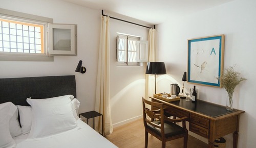 Double Room (1)