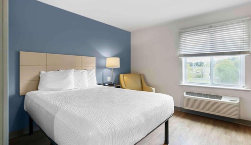 Standard Studio, 1 Queen Bed, Non Smoking, Refrigerator & Microwave