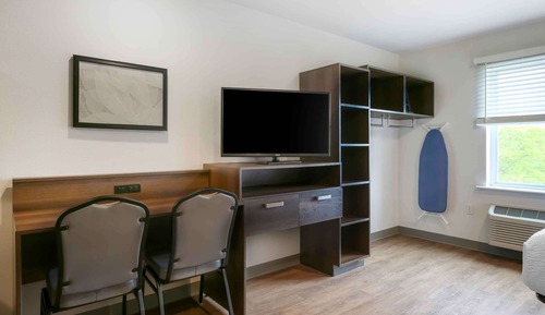 Deluxe Studio, 1 Queen Bed with Sofa bed, Non Smoking, Refrigerator & Microwave
